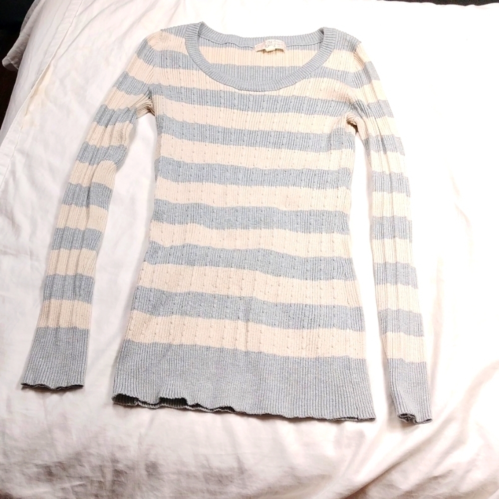 Pink Republic women's long sleeved light sweater size XL